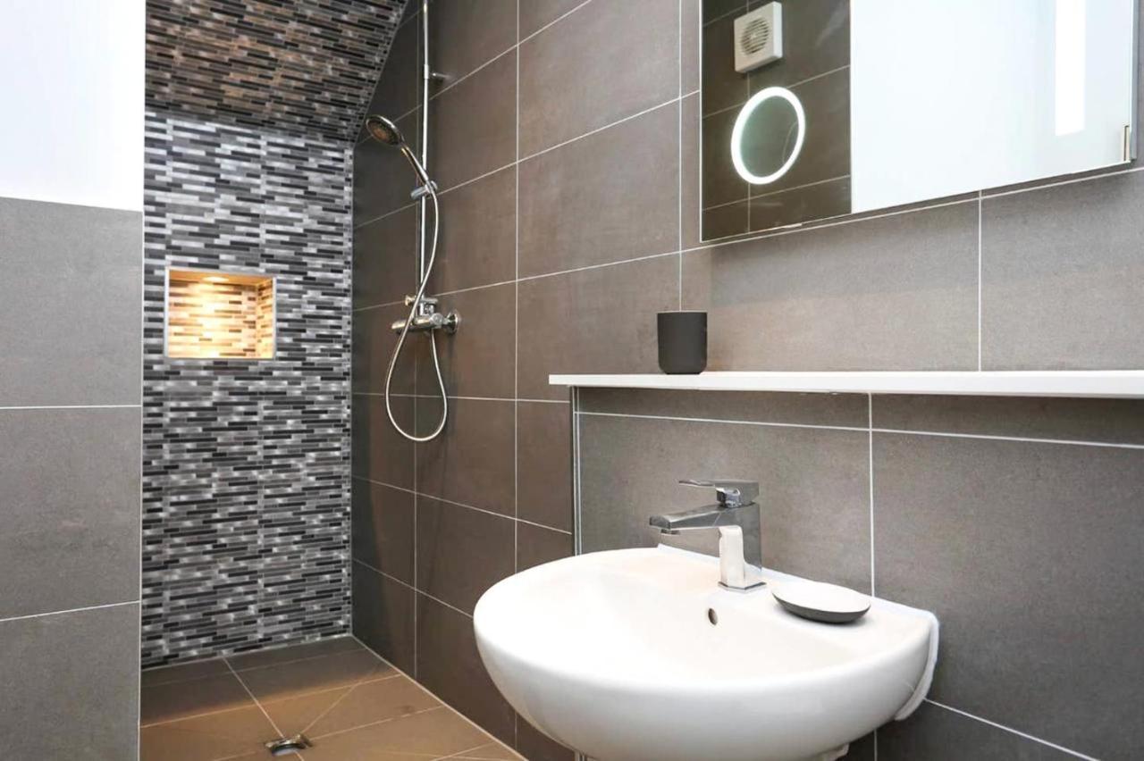 Ultra Modern, Stylish Apartment Next To Princes St Edinburgh Luaran gambar
