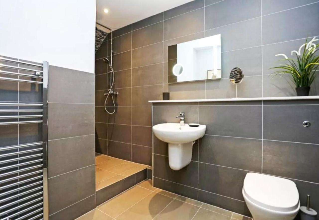 Ultra Modern, Stylish Apartment Next To Princes St Edinburgh Luaran gambar